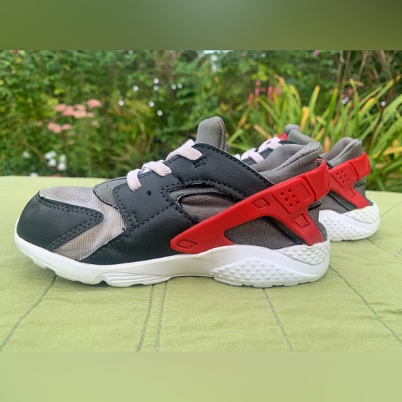 ⭐️EUC⭐️Nike Huarache Run TD 'Dark Smoke Grey University Red •Toddler Size 10 - Picture 3 of 9